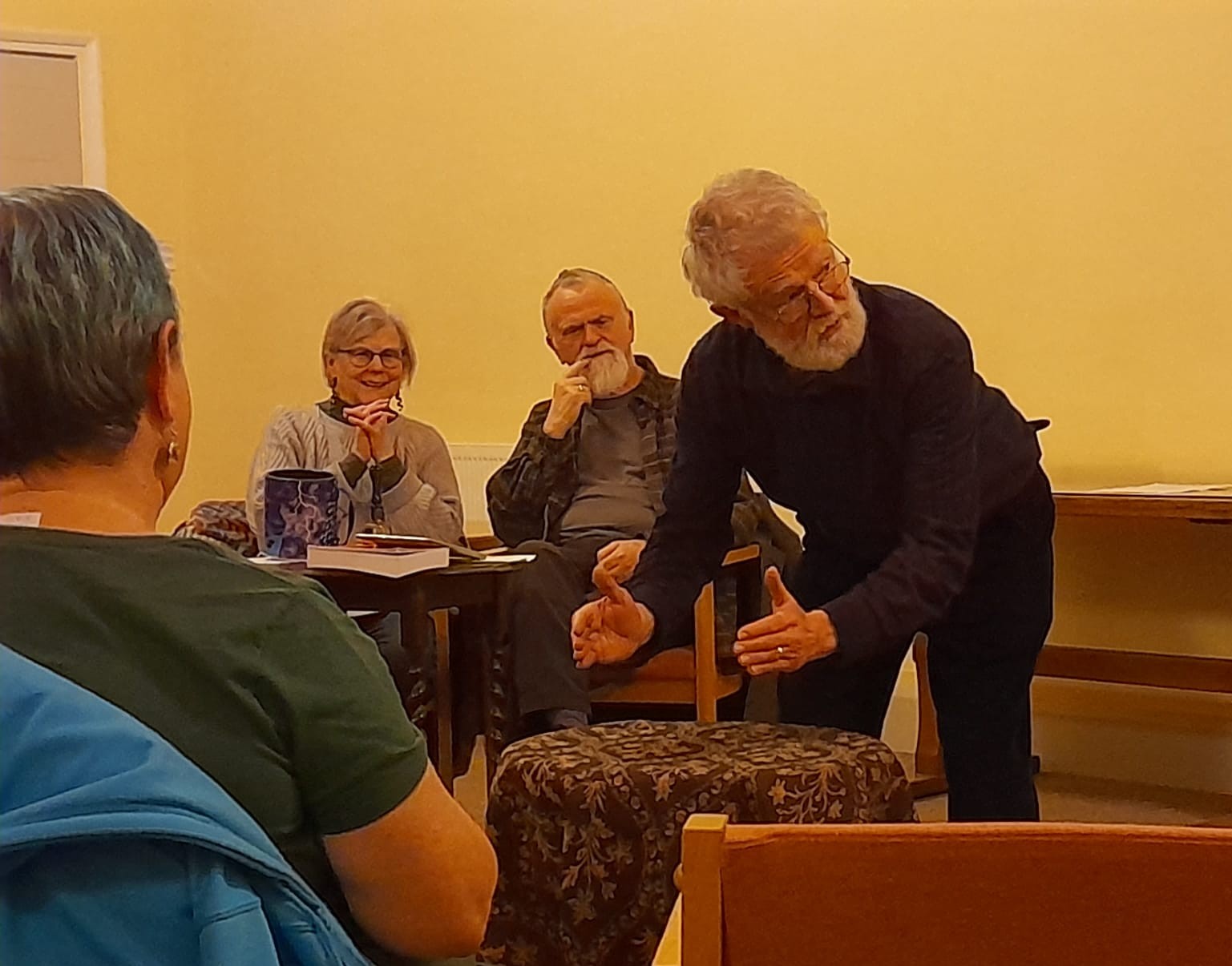 Image of invisible crown of mendacity